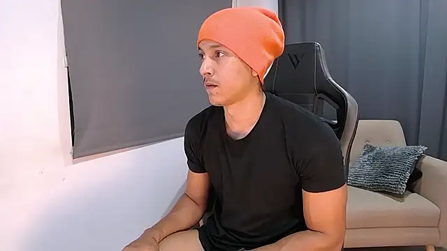 Snapshot of Liam_V chatting on February 15, 2026, 11:45 pm Liam V online show from February 15, 2026, 11:45 pm