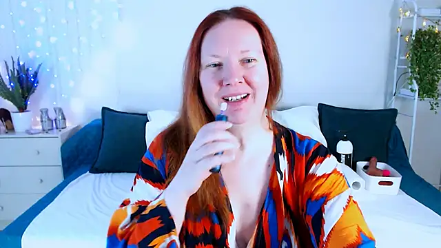 GoddessLara online show from November 3, 2025, 11:48 pm