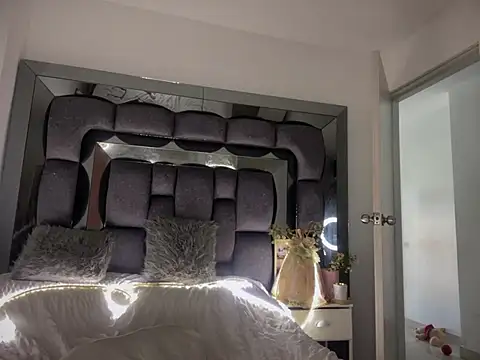 DulceLenns online show from January 6, 2025, 9:43 pm