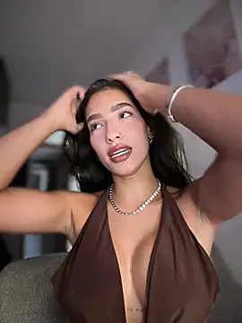 DulceLenns online show from April 14, 2026, 6:25 pm