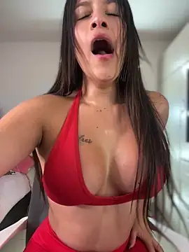 Snapshot of Emmily_19 chatting on October 20, 2025, 11:49 pm Emmily 19 online show from October 20, 2025, 11:49 pm