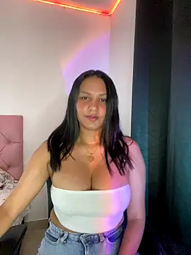 Snapshot of marc_and_ema chatting on December 1, 2024, 6:08 pm marc and ema online show from December 1, 2024, 6:08 pm