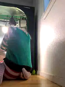 ScarletCallings420 online show from February 25, 2025, 5:47 pm