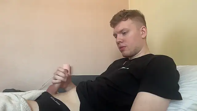 sexybooii6968 online show from April 7, 2026, 9:10 am