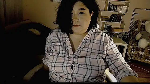 Snapshot of Vi-Vixen chatting on February 18, 2025, 8:25 pm Vi-Vixen online show from February 18, 2025, 8:25 pm