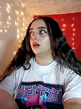 Snapshot of IvonneT chatting on December 5, 2024, 11:40 pm IvonneT online show from December 5, 2024, 11:40 pm