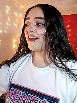 Snapshot of IvonneT chatting on December 12, 2024, 11:03 pm IvonneT online show from December 12, 2024, 11:03 pm