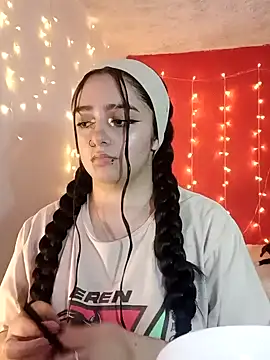 Snapshot of IvonneT chatting on January 31, 2025, 2:15 am IvonneT online show from January 31, 2025, 2:15 am