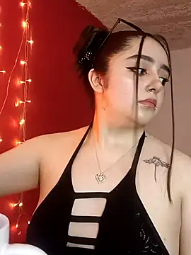 Snapshot of IvonneT chatting on September 21, 2025, 11:28 pm IvonneT online show from September 21, 2025, 11:28 pm