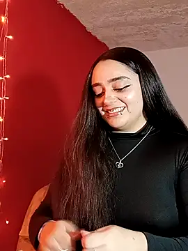 Snapshot of IvonneT chatting on September 28, 2025, 11:43 pm IvonneT online show from September 28, 2025, 11:43 pm