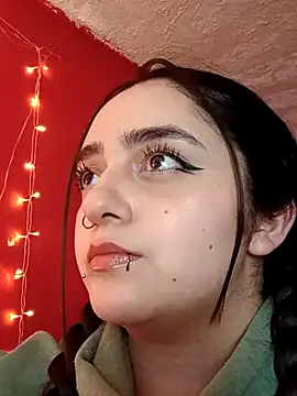 Snapshot of IvonneT chatting on October 26, 2025, 12:16 am IvonneT online show from October 26, 2025, 12:16 am