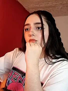 Snapshot of IvonneT chatting on November 9, 2025, 12:09 am IvonneT online show from November 9, 2025, 12:09 am