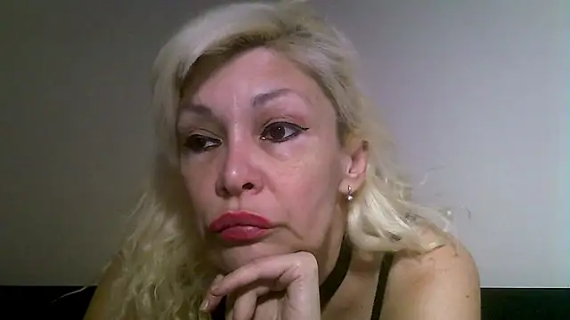 EvaaMina online show from April 23, 2026, 7:49 pm