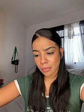 trianawhite online show from December 5, 2025, 4:25 pm