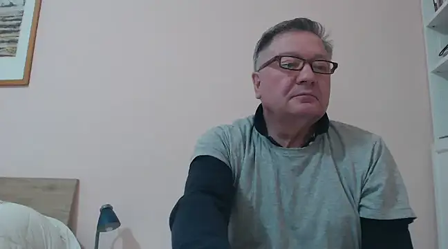Snapshot of YOU6me chatting on December 23, 2024, 2:39 pm YOU6me online show from December 23, 2024, 2:39 pm