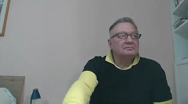 Snapshot of YOU6me chatting on January 4, 2025, 4:00 pm YOU6me online show from January 4, 2025, 4:00 pm