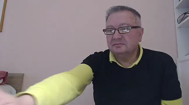 Snapshot of YOU6me chatting on January 5, 2025, 3:23 pm YOU6me online show from January 5, 2025, 3:23 pm