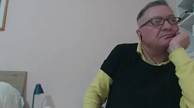 Snapshot of YOU6me chatting on January 6, 2025, 5:49 pm YOU6me online show from January 6, 2025, 5:49 pm