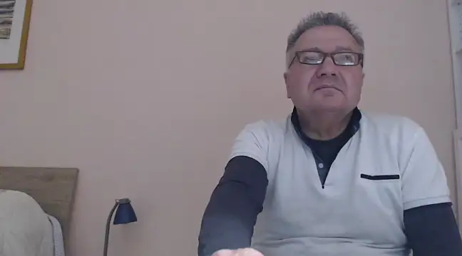 Snapshot of YOU6me chatting on January 15, 2025, 3:39 pm YOU6me online show from January 15, 2025, 3:39 pm