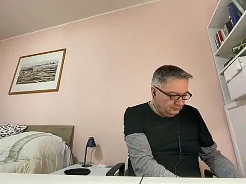 Snapshot of YOU6me chatting on January 27, 2025, 3:50 pm YOU6me online show from January 27, 2025, 3:50 pm