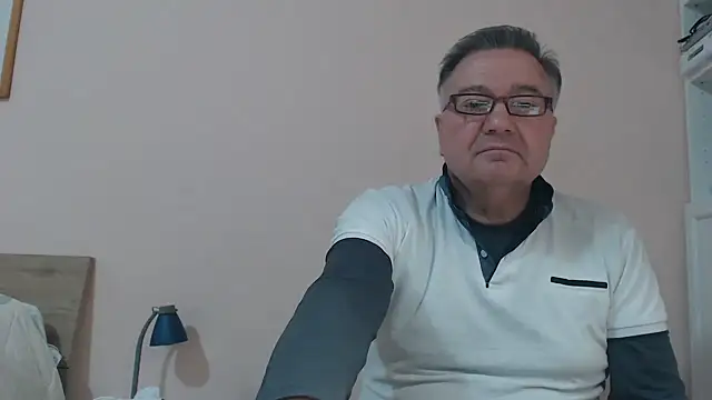 Snapshot of YOU6me chatting on February 14, 2025, 2:44 pm YOU6me online show from February 14, 2025, 2:44 pm