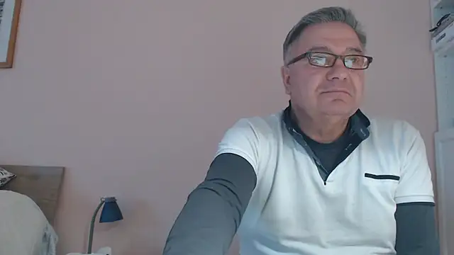 Snapshot of YOU6me chatting on February 16, 2025, 3:05 pm YOU6me online show from February 16, 2025, 3:05 pm