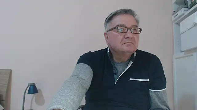 Snapshot of YOU6me chatting on February 22, 2025, 10:40 am YOU6me online show from February 22, 2025, 10:40 am