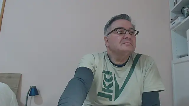 Snapshot of YOU6me chatting on February 26, 2025, 4:03 pm YOU6me online show from February 26, 2025, 4:03 pm