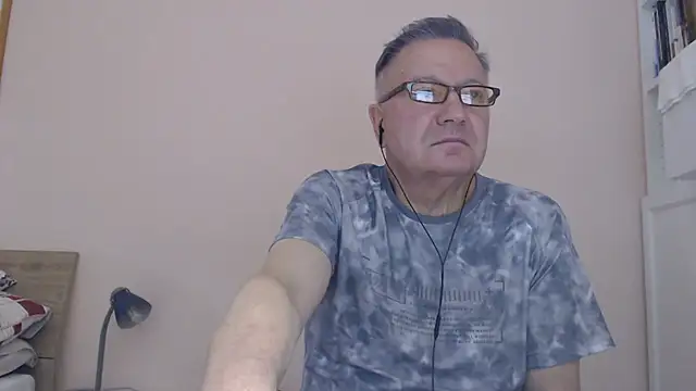 Snapshot of YOU6me chatting on September 8, 2025, 3:22 pm YOU6me online show from September 8, 2025, 3:22 pm