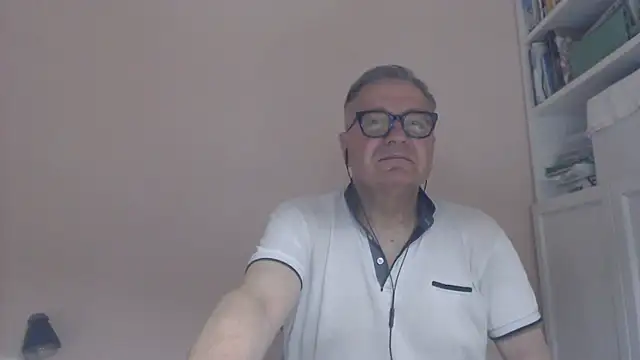 Snapshot of YOU6me chatting on June 30, 2026, 10:27 am YOU6me online show from June 30, 2026, 10:27 am