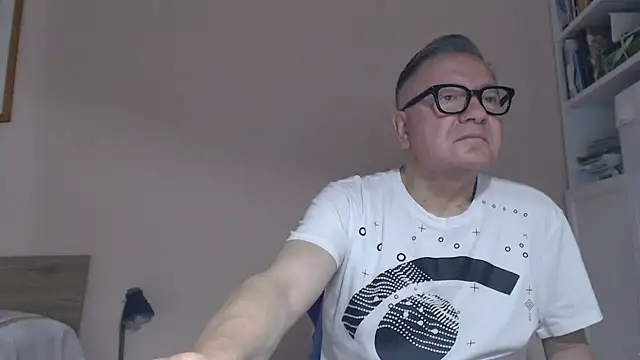 Snapshot of YOU6me chatting on July 17, 2026, 6:53 am YOU6me online show from July 17, 2026, 6:53 am