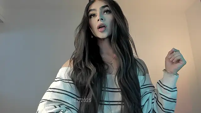 Snapshot of sweetest_bella chatting on February 14, 2025, 8:48 pm sweetest bella online show from February 14, 2025, 8:48 pm