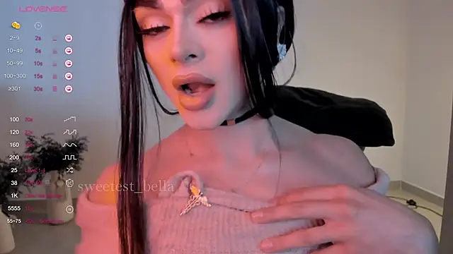 Snapshot of sweetest_bella chatting on October 3, 2025, 7:22 pm sweetest bella online show from October 3, 2025, 7:22 pm