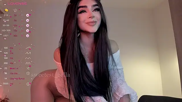Snapshot of sweetest_bella chatting on November 8, 2025, 7:56 pm sweetest bella online show from November 8, 2025, 7:56 pm