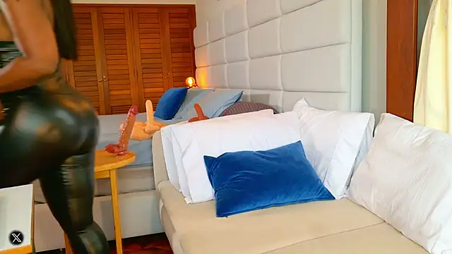 lissetlong69 online show from October 3, 2025, 7:55 pm