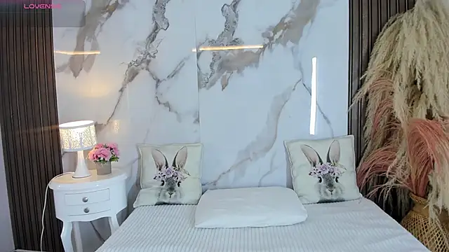 hannahill69 online show from March 26, 2026, 5:13 am