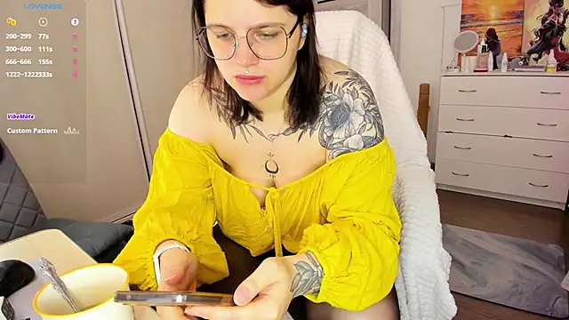 Ophelia mm online show from September 29, 2025, 7:57 am