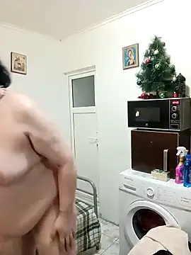 RidemerafSuzana online show from April 15, 2026, 7:21 pm