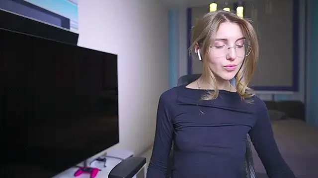 CassiaBlade1 online show from February 8, 2026, 4:32 pm