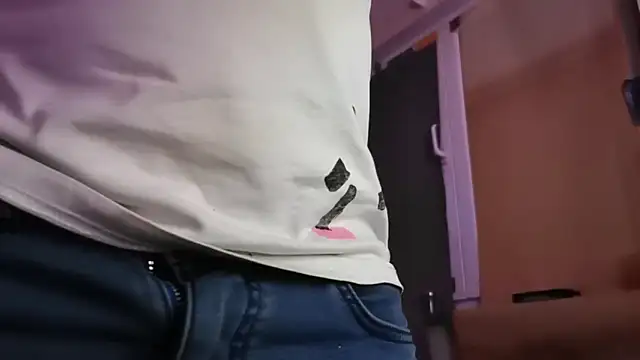 Snapshot of Lucas1andOnly4Girl chatting on October 31, 2025, 1:39 am Lucas1andOnly4Girl online show from October 31, 2025, 1:39 am