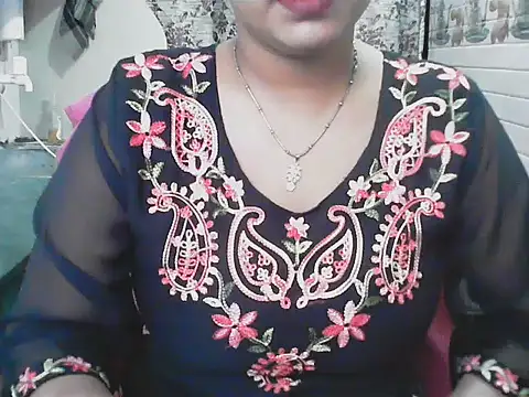 LovingPihu online show from June 12, 2026, 5:28 am