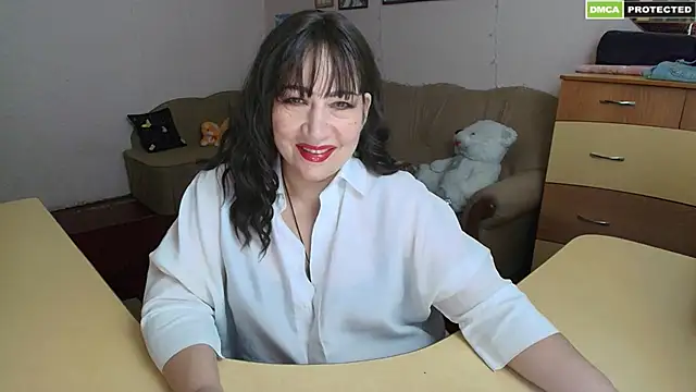 Lucretia Goldi  online show from December 30, 2024, 3:35 pm