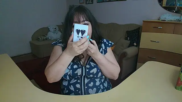 Lucretia Goldi  online show from February 6, 2025, 12:59 pm