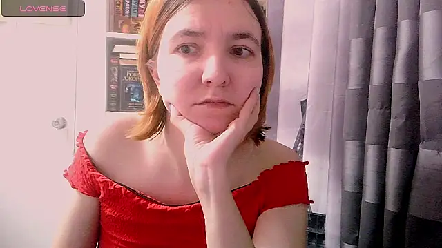 Snapshot of BrattyFoxyGirl chatting on December 7, 2024, 4:36 pm BrattyFoxyGirl online show from December 7, 2024, 4:36 pm