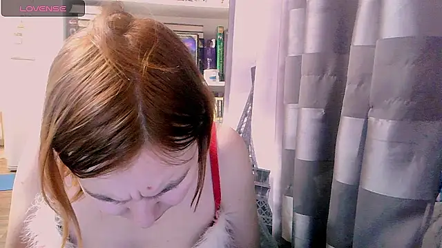 Snapshot of BrattyFoxyGirl chatting on December 25, 2024, 7:24 pm BrattyFoxyGirl online show from December 25, 2024, 7:24 pm