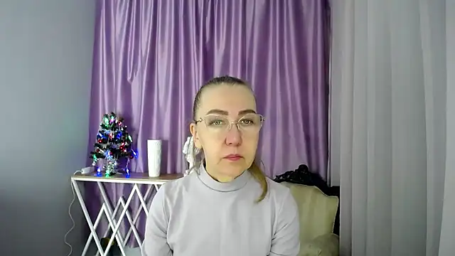 queen a n i online show from December 7, 2024, 7:49 am