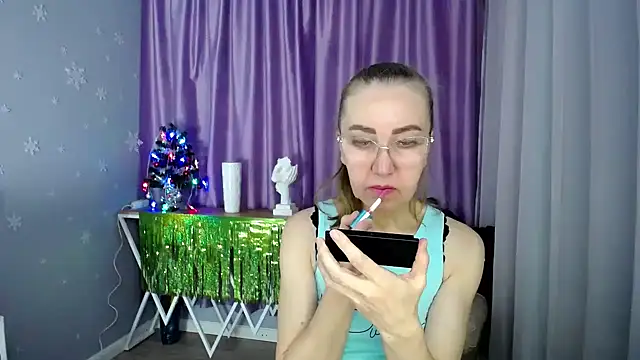 queen a n i online show from December 12, 2024, 8:25 am