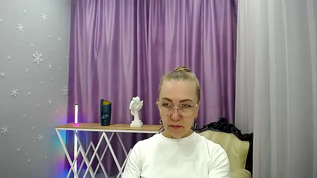 queen a n i online show from September 19, 2025, 9:00 am