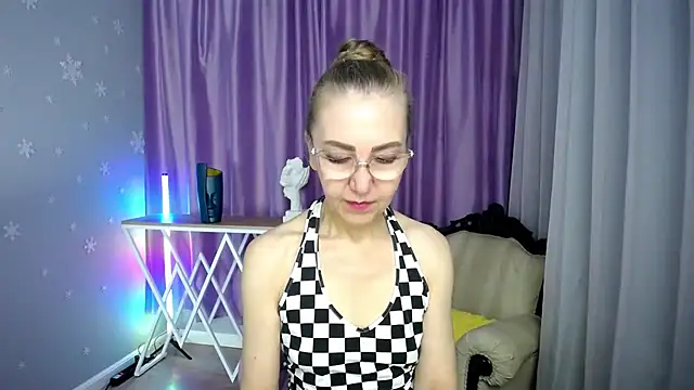 queen a n i online show from September 24, 2025, 9:34 am