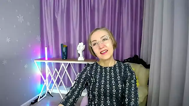 queen a n i online show from October 5, 2025, 7:39 am